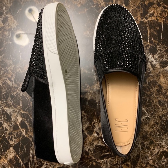 Slip on shoes - Picture 1 of 3